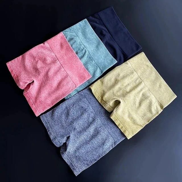 Vista 3 de Short Levanta Cola - COLOR: Gris